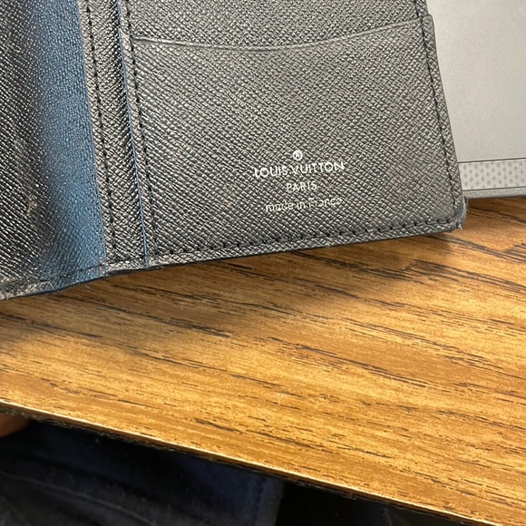 just a wallet ion use no more - Picture 1 of 2